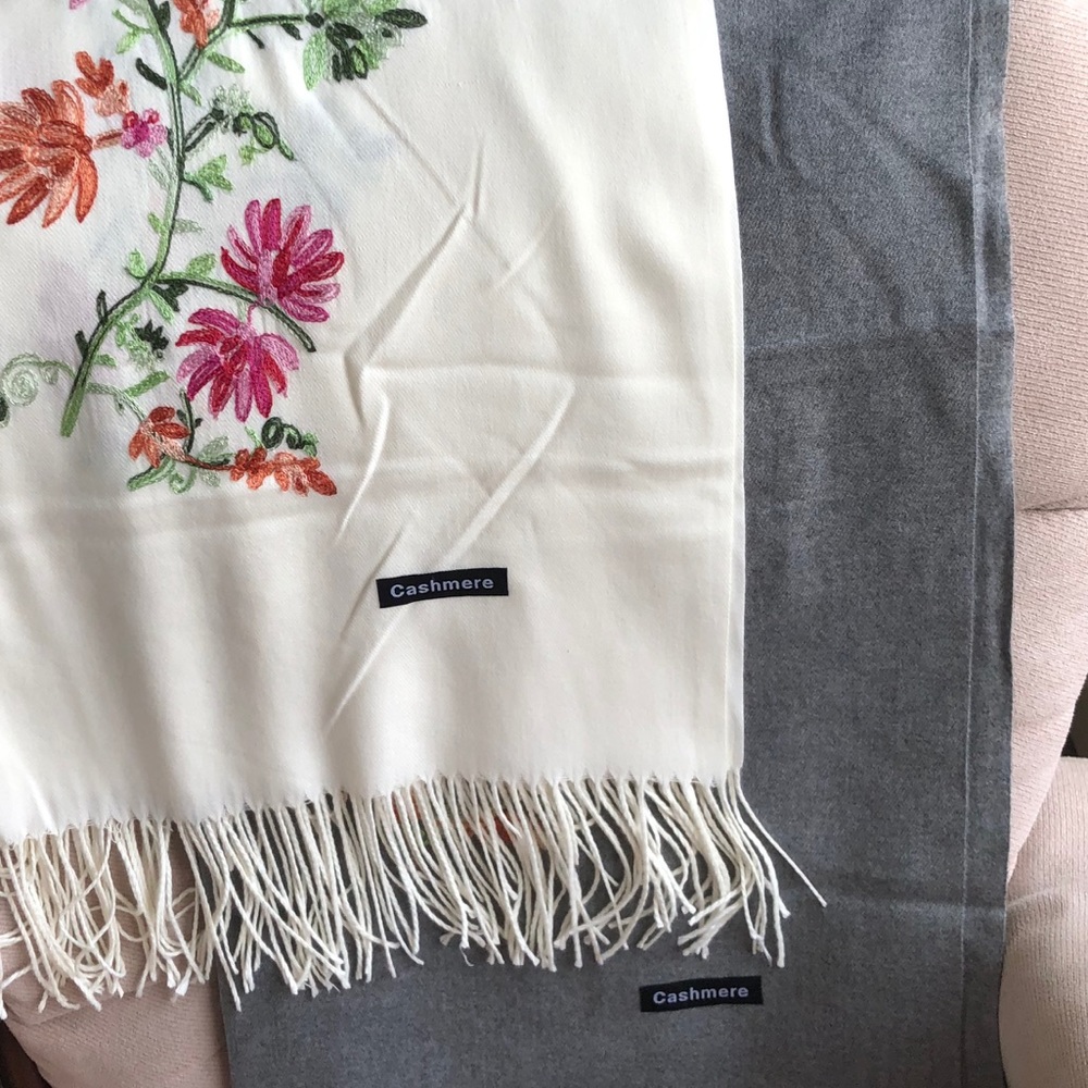 GORGEOUS SCARF - Picture 4 of 6